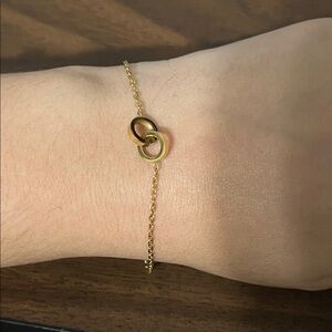 Interlocking bracelet